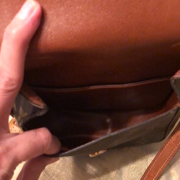 HOLIDAY SALE:Authentic Louis Vuitton Saint Cloud Crossbody Bag -Strap Flaws - Picture 7 of 13